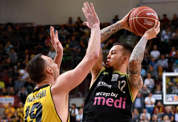 年对阵巴黎 年对阵巴黎