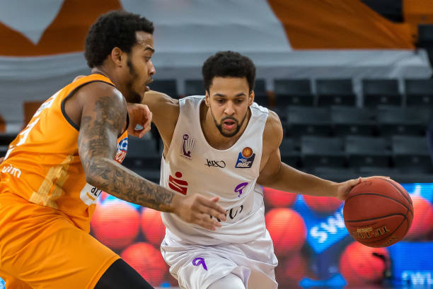 球队通过更 球队通过更